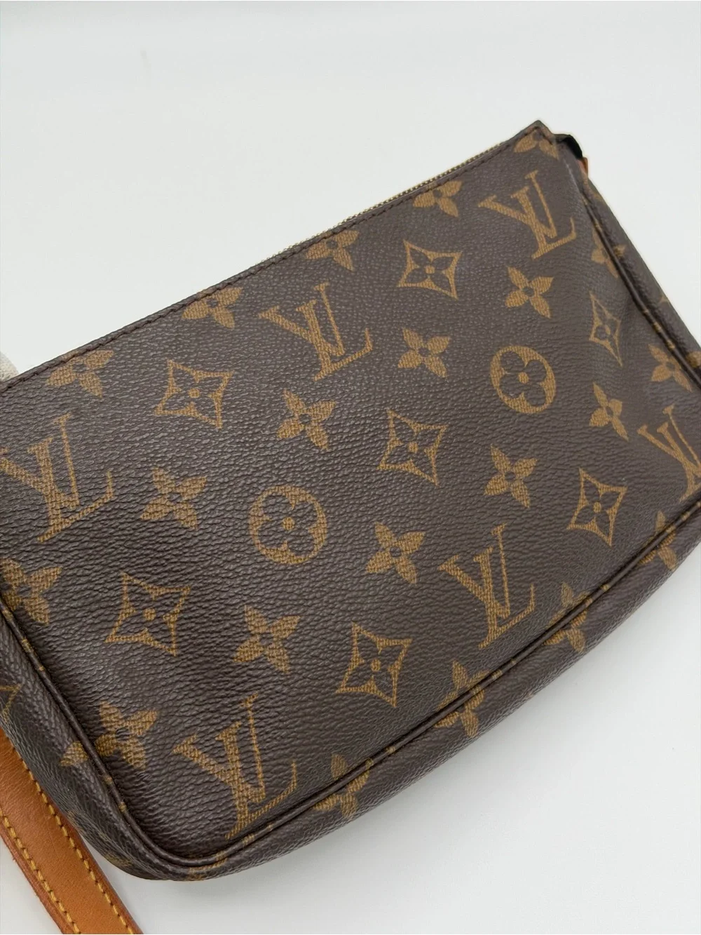 Louis Vuitton Monogram pochette GM with Louis Vuitton strap 😍